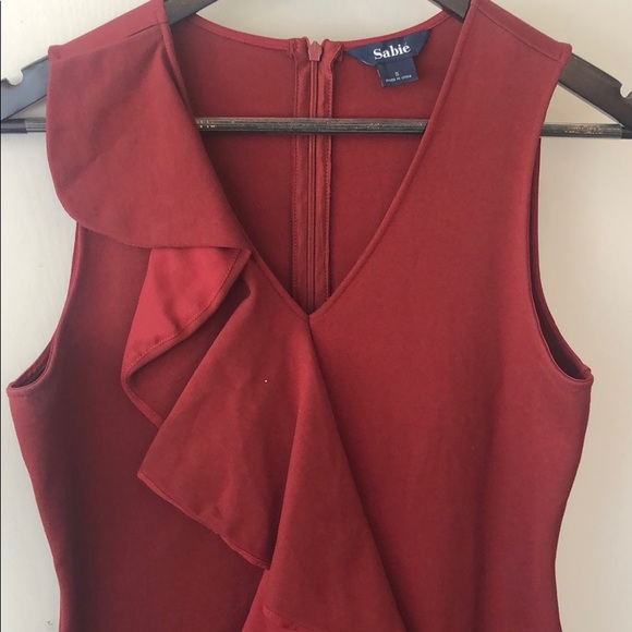 Fitted red midi-dress - Picture 2 of 5